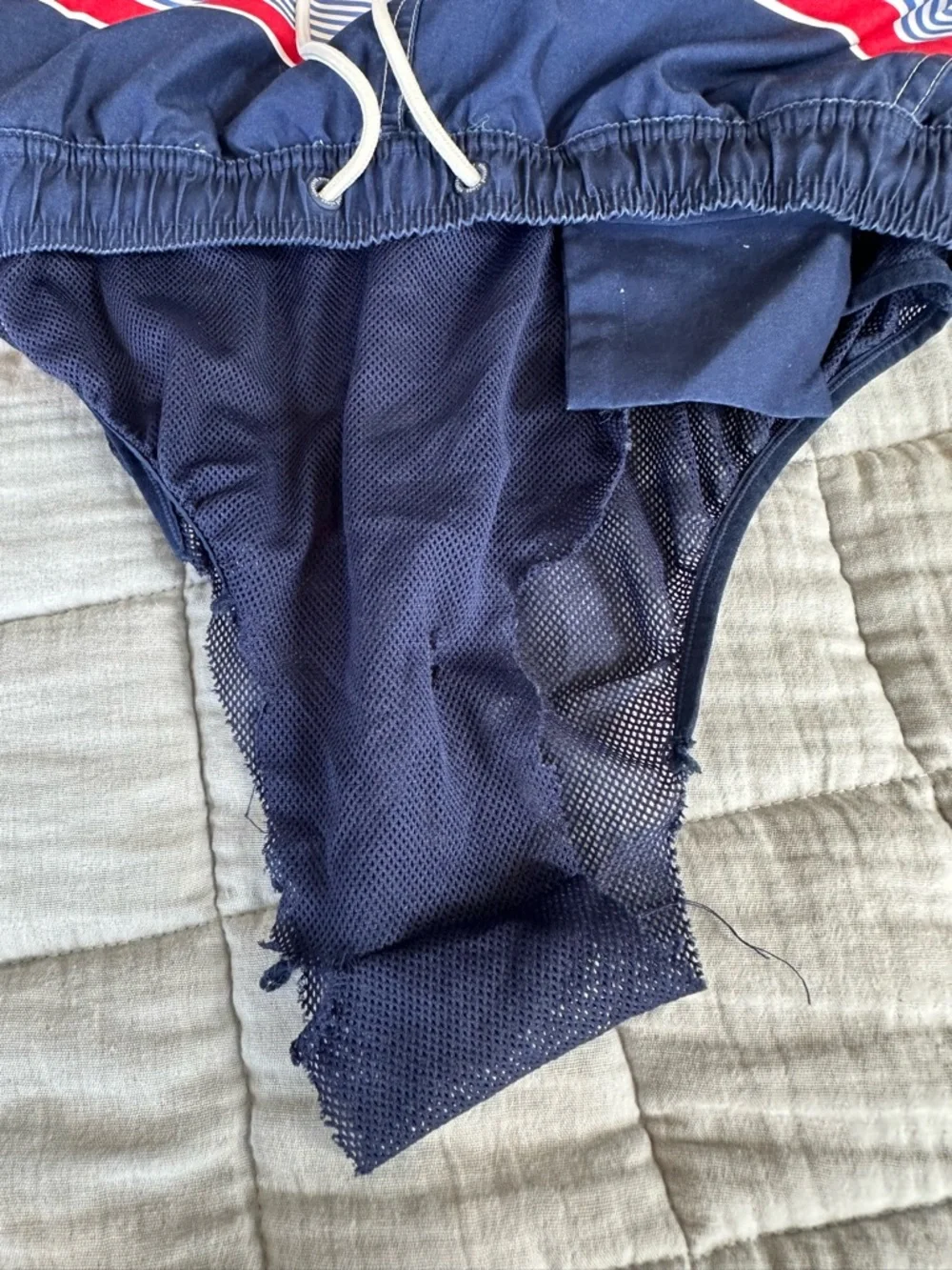Vineyard Vines Target Gradient striped swim trunks size Small